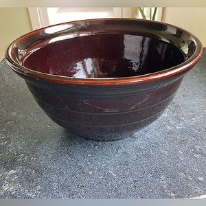 Brown Ovenproof Bowl
USA stamped on bottom in a maple 🍁 leaf